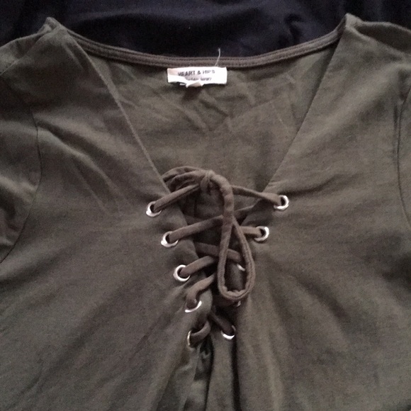 Gorgeous Olive Green Tie-Up Tee 🍃🖤 BNWOT - Picture 4 of 6